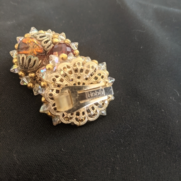 Vintage Hobe’ Clip-on Earrings - Picture 2 of 2